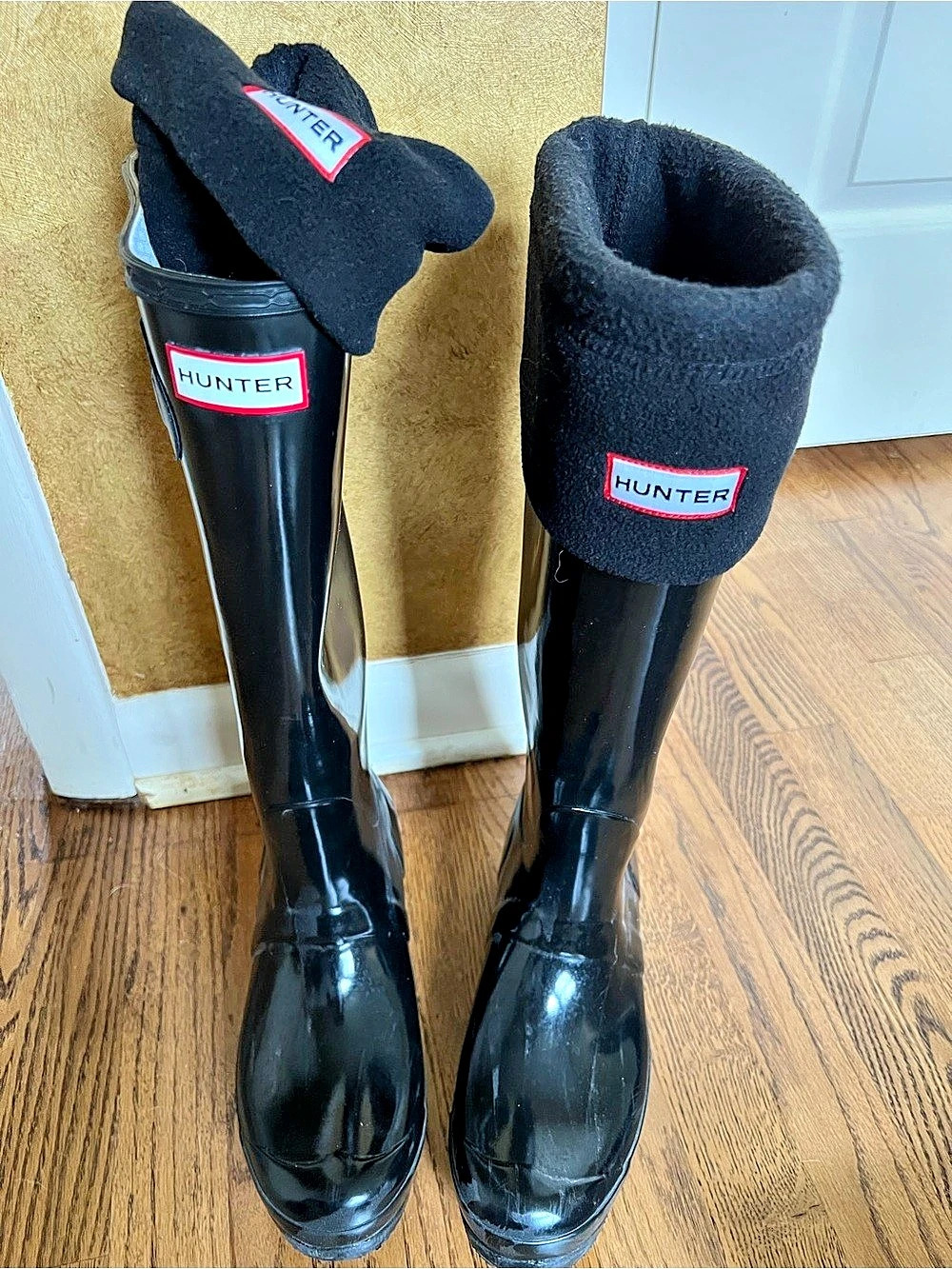 Hunter Original Tall Gloss Rain Boots Black US 9 with winter socks.